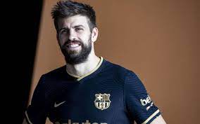 Nella nuova maglia casalinga del barcellona 2020/2021 è presente anche il girocollo con un bordo color oro, con a bandiera catalana inserita sul in vendita la maglia match, ovvero la stessa indossata dai giocatori durante le partite al prezzo di 139,99 euro: Barcellona Svelata La Nuova Maglia Da Trasferta 2020 21 Calcio E Finanza