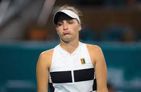 Tam jsem také od svých 15 let zůstala, abych se mohla připravovat na svou tenisovou kariéru se vším všudy, co k tomu patří. Galerie Vondrousova O Talentu I Penezich Miluju Thrillery A Boty Pritel Ze Me Sili Foto 9 Isportlife Isport Cz