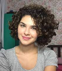 Short Curly Hairstyles For Round Faces Naturalhairstyles Cute Short Curly Hairstyles Short Curly Hairstyles For Women Short Curly Haircuts