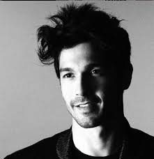 Vinnie dargaud is an actor, known for commissariat central (2016), le baiser (2012) and clem (2010). Le Reunionnais Vinnie Dargaud Sur Scene Avec Francois Berlean Et Michelle Laroque