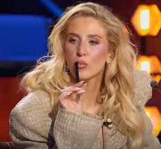 Vore intressant att se hur många som känner igen denna svenska artist från  en bild 1986. Hon finns inte längre bland oss, men hennes röst lever vidare  för alltid ❤ Du är