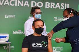 Na ocasião, ele pediu incentivo de seus fãs, para que aconselham a todos a necessidade de proteção contra o coronavírus. Joao Doria E Vacinado Com A Primeira Dose Da Coronavac