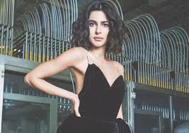 Nesrin cavadzade (born 30 july 1982) is a turkish actress of azerbaijani origin. Nesrin Cavadzade Fabrika Ayarlarina Geri Dondu