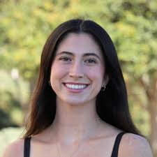 We are excited to introduce Devon Becker, our Honors Student Board Circle  Captain Coordinator! Major: Behavioral Neuroscience Minor: Chemistry  Hometown: Kailua, HI