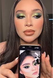 Tutorial de Maquillaje en Tonos Verdes Inspira a Omar Trevi