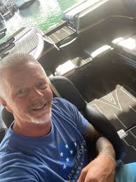 Looking for gym buddies/surf friends