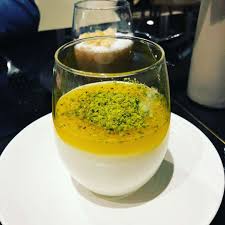 Feita com três tirinhas na horizontal e uma tira na vertical por cima, o design é leve e perfeito para um look. Balila Muhalabeye Panna Cotta Revisitee Avec Une Gelee Facebook