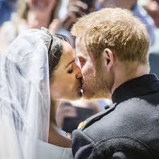 Herzogin meghan behauptet, die hochzeit mit prinz harry habe england ein vermögen beschert. Meghan Und Harry Doch Keine Geheim Hochzeit Pikante Papiere Aufgetaucht Sie Scheint Verwirrt Zu Sein Boulevard