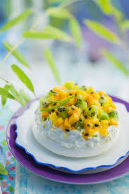 Pavlova Aux Fruits Exotiques Pavlova Recette Dessert Dessert Aux Fruits