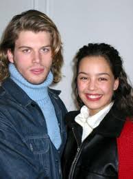 Yakışıklı oyuncu kıvanç tatlıtuğ'un hayranlarının dört gözle beklediği bebek haberi sonunda geldi. Kivanc Tatlitug Kimdir Kac Yasinda Aslen Nereli