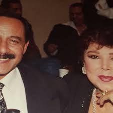 وكانت الفنانة إيمي سمير غانم، حرصت على الدعاء لوالدها الفنان الراحل، الذى غادر عالمنا عن عمر يناهز الـ 84 عامًا، قائلة: Ø±Ø¬Ø§Ø¡ Ø§Ù„Ø¬Ø¯Ø§ÙˆÙŠ Ù†Ø¨ÙŠÙ„Ø© Ø¹Ø¨ÙŠØ¯ Ø£Ù†Ù‚Ø°ØªÙ†ÙŠ Ù…Ù† Ø§Ù„Ø¹Ù†ÙˆØ³Ø© ÙˆÙ„Ù‡Ø°Ø§ Ù„Ù… Ø£Ø±ØªØ¯ ÙØ³ØªØ§Ù† Ø²ÙØ§Ù Ø¯Ù†ÙŠØ§ Ø§Ù„ÙˆØ·Ù†