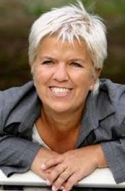 Mimie mathy, de son vrai nom michèle mathy, est une humoriste et actrice française, née le 8 juillet 1957 à lyon. 22 Idee Su Josephine Ange Gardien Attori Capelli Cortissimi Cantanti