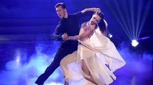 Valentin und renata lusin tanzten einen freestyle aus tango & slowfox zu. Oe4yoe7ttxqykm