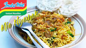 Sediakan 2 butir dari telur. Cara Membuat Indomie Goreng Nyemek Spesial Youtube