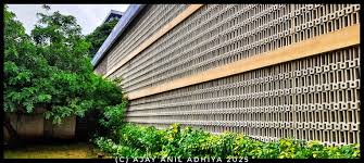 iconic LIC building on Ganeshkhind Road ...