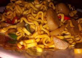 Suamik kalau menu bakso maunya ditumis gini, gamau disup enakan gini ngabisin nasi hehe Membuat Siapkan Sempurna Mie Oseng Bakso Pedas Manis