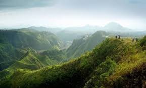 Gunung kelud bagian dari blitar dan kediri ini memiliki ketinggian 1.731 mdpl. Harga Tiket Dan Rute Lokasi Gunung Kelud Gambar Sejarah Pesona Keindahan Setelah Meletus