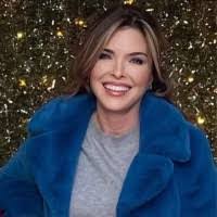 Lisa Tracy's Instagram, Twitter & Facebook