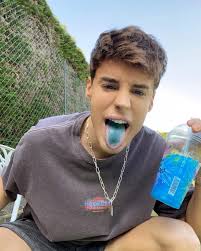 happy saturday guys!😜 have a great weekend and be sure to keep an eye out  for my new video!😘 do you have any fun or exciting plans?🎉