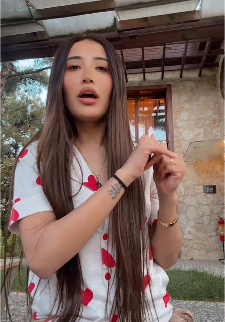 استكشاف جمال بنات سلطانة في ليبيا