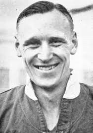 Happy Birthday 🥳 to Desmond George Bremner (born 7 September 1952), a  Scottish former professional football midfielder. He made more than 600  league appearances for clubs in both Scotland and England, was