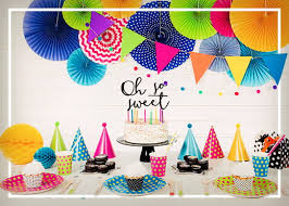 Escribe en un papelito el nombre del invitado, o cualquier otra cosa que quieras poner, y pégalo en la cartulina. Decoracion Para Fiestas Tematicas Y Cumpleanos Funidelia