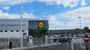 Dans cette video je vais aller en allemagne pour chercher. Wattrelos Le Lidl Des Couteaux Rend Le Stationnement Sur Son Parking Payant Au Dela D Une Heure