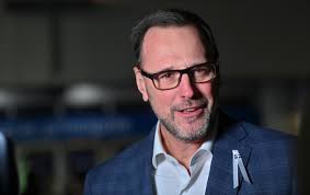 Artistes, figures politiques et dignitaires rendent hommage à Karl Tremblay  des Cowboys Fringants