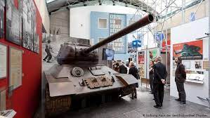 Die vier stiftungsorgane sind das kuratorium, der wissenschaftliche beirat, der arbeitskreis gesellschaftlicher gruppen und der präsident. 25 Jahre Haus Der Geschichte Wie Die Deutschen Seit 1945 Leben Kultur Dw 14 06 2019