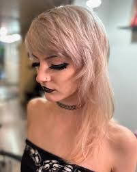 Alison Denney's Instagram, Twitter & Facebook