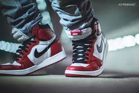 A Closer Look At The Air Jordan 1 Retro High Og Chicago Designer Sneakers Mens Mens Nike Shoes Air Jordans