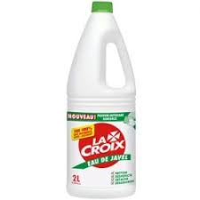 Faire tremper le vêtement 30 minutes dans de l'eau bouillante après avoir ajouté le jus d'un citron. 5 Facons Rapides Pour Enlever Les Taches Tenaces D Un T Shirt