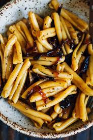Vegan Caramelized Onion Pasta Well And Full Rezept Rezepte Vegane Lebensmittel Vegetarisches Essen