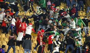 Adicional a esto, la alcaldesa de la capital de la república, señaló que el hincha de santa fe brutalmente golpeado fue trasladado al hospital y nos informan que está fuera de peligro. Jssswkur8lh2qm