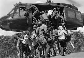 Photos A Look Back At The Vietnam War On The 35th Anniversary Of The Fall Of Saigon Plog Vietnam War Vietnam War Photos Vietnam