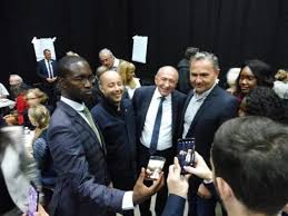 In july 2017, after the nomination of mayor gérard collomb as french interior minister in the first édouard philippe government under president emmanuel macron, david kimelfeld was elected president of the métropole de lyon. Gerard Collomb De Retour A Lyon Sans Haie Ni Doigt D Honneur