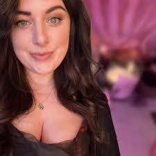 Jillian West's Instagram, Twitter & Facebook