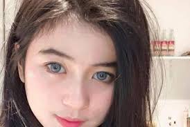 Postingan itu sepertinya dimaksudkan untuk menampilkan wajah saja tapi penampakan di cermin juga. Wtghxaaredxqqm