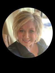 al reno／cheryl Cher puede volver atrás en el tiempo. Y lo hace