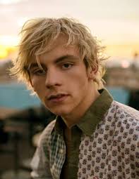 Ross lynch rose to fame almost a decade ago on 'austin & ally' but the actor, who stars in the 'sabrina' reboot, is just as popular as ever. Ross Lynch Photos 14 Of 73 Last Fm