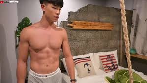 Taiwanese model naked in Bed - ThisVid.com