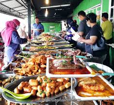 Pada pukul 10 pagi, kami menuju ke teluk cempedak untuk menikmati udara tepi pantai singkat betul percutian kami di kuantan,pahang ni. Cadangan Tempat Makan Kuantan Banyak Lauk Terbaik Di Kuantan Pahang Husniey Husain