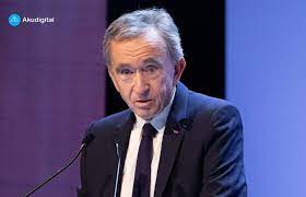 Oh, i was brought up in the north of france, and i had a very enjoyable childhood with my family working as entrepreneur. Biografi Bernard Arnault Ceo Louis Vuitton Crazy Rich