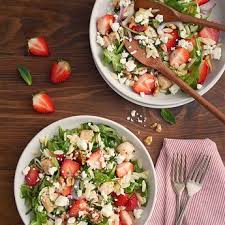 Recette De Salade D Orzo Poulet Feta Et Fraises De Saputo Recipes Cold Meals Salad Recipes