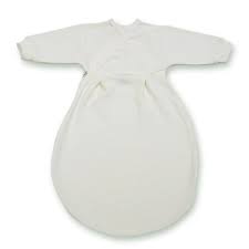 Also mein tochter hatte so mit 9,10 monaten 74/80, in manchen dingen auch jetzt noch, mit 13monaten. Alvi Baby Maxchen Innensack Grosse 74 Weiss Babymarkt De