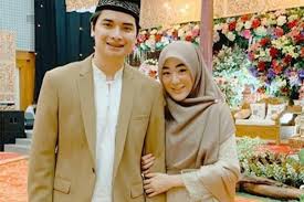 Momen alvin faiz melamar larissa chou. Perwakilan Az Zikra Datangi Pengadilan Agama Daftarkan Perceraian Alvin Faiz Dan Larissa Chou