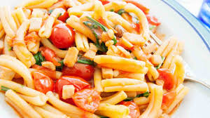 La lunga e mal tollerata dominazione romana dello stato della chiesa, accanto alla cucina fatta di materie prime povere nobilitate dal lungo lavoro, e infine una profonda tradizione di ospitalità, per. Strozzapreti Profumati Veloci Da Fare All Ultimo Minuto