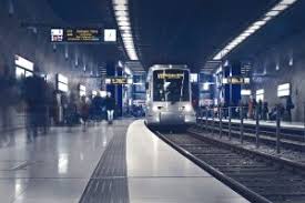 Kereta api merupakan salah satu pengangkutan darat yang menghubungkan sesuatu kawasan ke sesuatu kawasan. Pertanyaan Dan Kalimat Yang Sering Diucapkan Di Stasiun Kereta Api Sederet Com