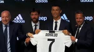 Juventus Un Cristiano Ronaldo Yla Yaptigi 4 Yillik Sozlesme Bir Sorun Mu Cristiano Ronaldo Ronaldo Spor