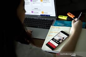 Dengan paket data ilmupedia, para siswa akan mendapatkan quota data 2 gb untuk mengakses layanan edutech, plus 1 gb data yang bisa digunakan untuk beragam keperluan. Telkomsel Perluas Paket Ilmupedia Untuk Belajar Online Antara News